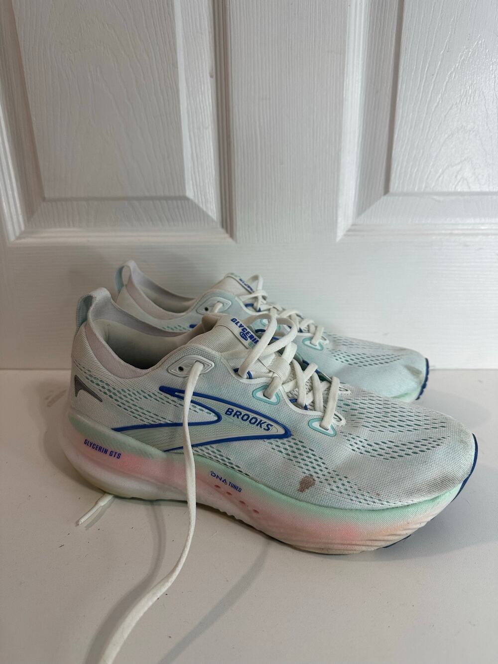 Brooks Glycerin GTS 22 White/Limpet Shell/Amparo Blue Women’s 10 B - Spots